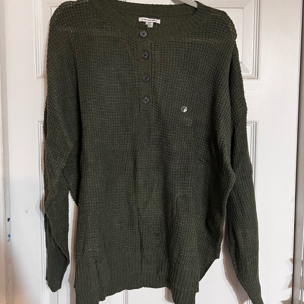 Green American Eagle sweater (never worn/ still has tags)